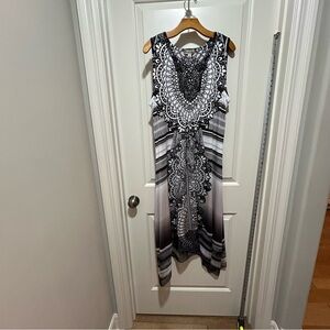 World Unity Elegant Black and White womens size L maxi sleeveless Dress